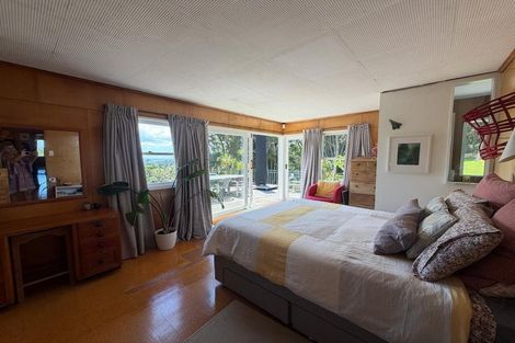 Photo of property in 274 Scenic Drive, Titirangi, Auckland, 0604