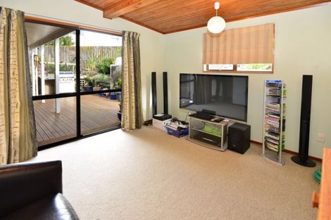 Photo of property in 3 Waiora Road, Stanmore Bay, Whangaparaoa, 0932