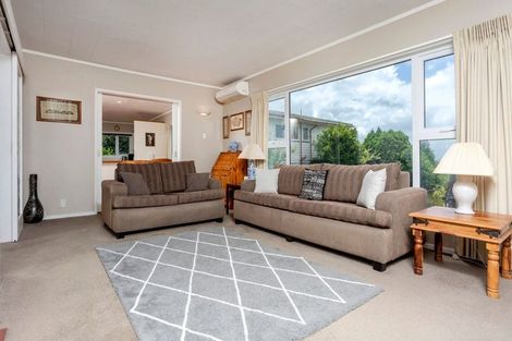 Photo of property in 10 Woodcote Drive, Glenfield, Auckland, 0629