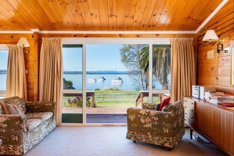 Photo of property in 4 Winston Street, Acacia Bay, Taupo, 3330