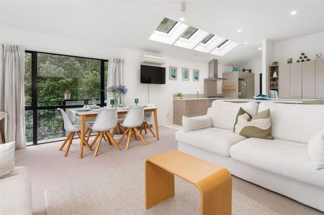 Photo of property in 106 Cannon Hill Crescent, Mount Pleasant, Christchurch, 8081