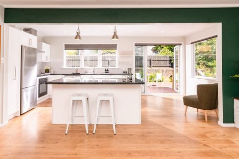 Photo of property in 16 Omega Street, Newlands, Wellington, 6037