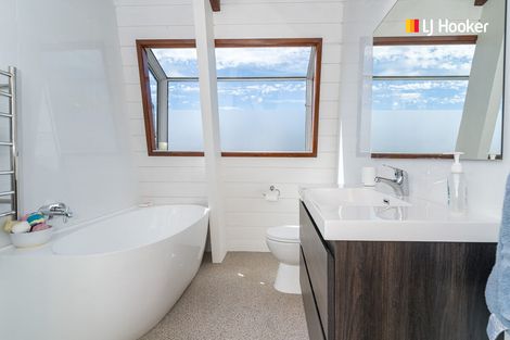 Photo of property in 4 Barling Street, Macandrew Bay, Dunedin, 9014