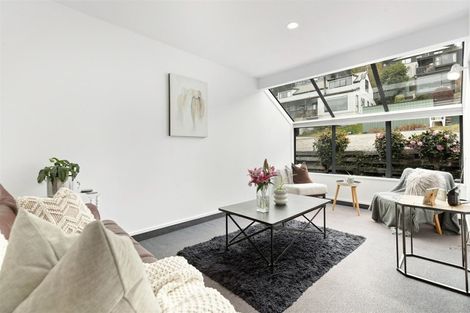 Photo of property in 18b Cameron Place, Fernhill, Queenstown, 9300