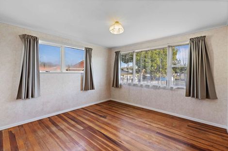 Photo of property in 21 Kuaka Place, New Lynn, Auckland, 0600