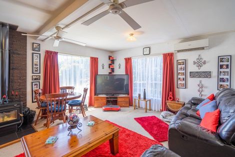 Photo of property in 1 Elder Grove, Paraparaumu, 5032