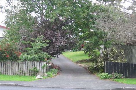Photo of property in 2/5 Matipo Road, Te Atatu Peninsula, Auckland, 0610