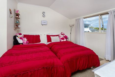 Photo of property in 21 Crimson Park, Oteha, Auckland, 0632