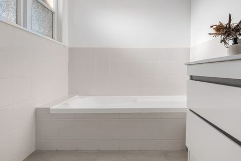 Photo of property in 12 Minchin Crescent, St Andrews, Hamilton, 3200