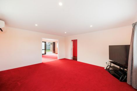 Photo of property in 5 Cyprus Place, Fitzherbert, Palmerston North, 4410