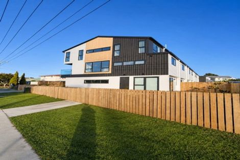 Photo of property in 1/36 Longburn Road, Henderson, Auckland, 0610