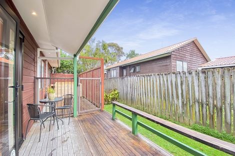 Photo of property in 4/390 West Coast Road, Glen Eden, Auckland, 0602