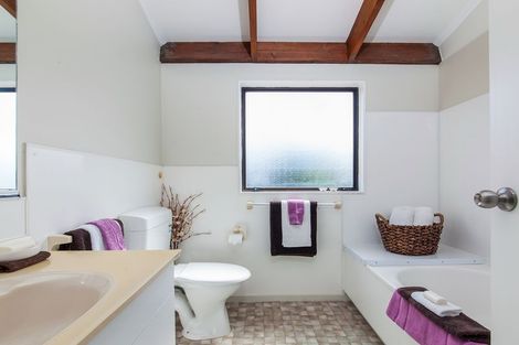 Photo of property in 77a Manhattan Heights, Glendene, Auckland, 0602