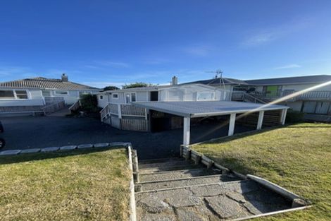 Photo of property in 71 Golf Road, New Lynn, Auckland, 0600