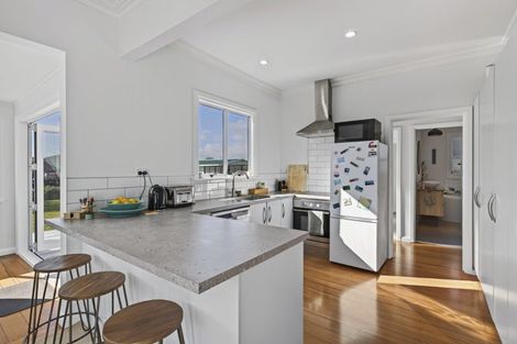 Photo of property in 319 Carrington Street, Vogeltown, New Plymouth, 4310
