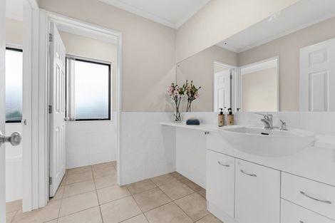 Photo of property in 8 Bokeen Lane, Flat Bush, Auckland, 2019