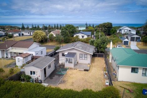 Photo of property in 52 Matai Street, Castlecliff, Whanganui, 4501