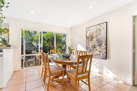 Photo of property in 41 Headcorn Place, Botany Downs, Auckland, 2010