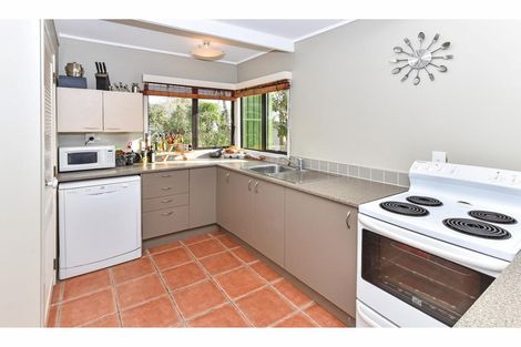 Photo of property in 2/10 Mcinnes Road, Weymouth, Auckland, 2103