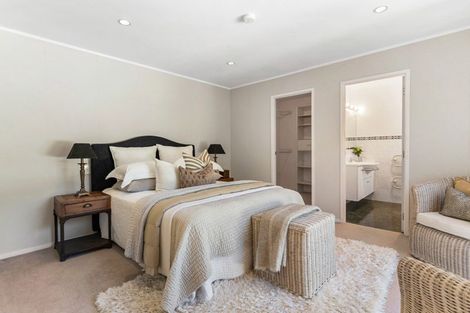 Photo of property in 15 Pickwick Parade, Mellons Bay, Auckland, 2014