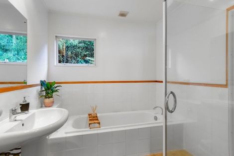 Photo of property in 29 Kate Sheppard Avenue, Torbay, Auckland, 0630