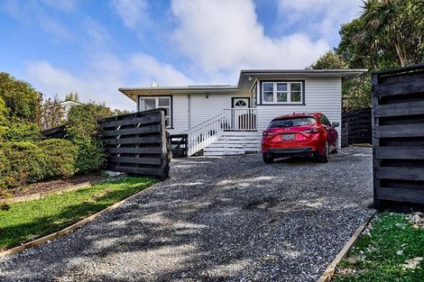 Photo of property in 76 Grays Road, Camborne, Porirua, 5026