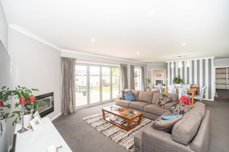 Photo of property in 32 Liberty Grove, Kelvin Grove, Palmerston North, 4414