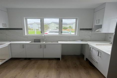 Photo of property in 25 Stitchbird Crescent, Papakura, 2110