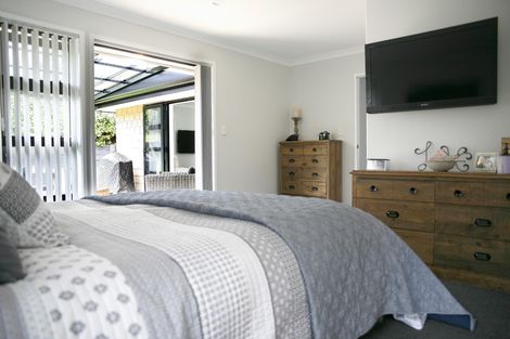 Photo of property in 33 Sunningdale Street, Wattle Downs, Auckland, 2103