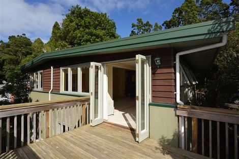 Photo of property in 50 Otitori Bay Road, Titirangi, Auckland, 0604