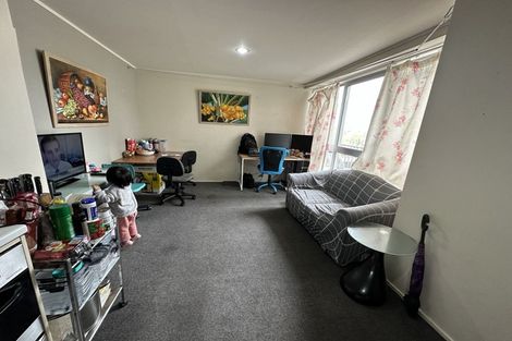 Photo of property in 18 Cityview Place, Massey, Auckland, 0614