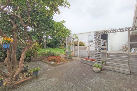 Photo of property in 228 Whitney Street, Blockhouse Bay, Auckland, 0600