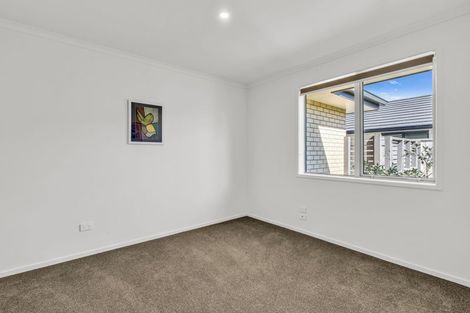 Photo of property in 11 Kaurinui Crescent, One Tree Point, 0118