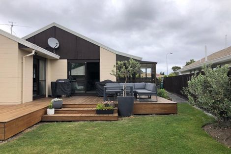 Photo of property in 20 Sawtell Place, Northcote, Christchurch, 8052