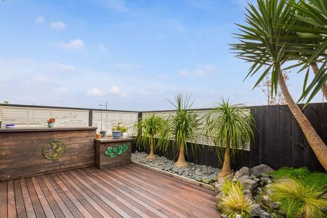 Photo of property in 6 Barrique Road, Kumeu, 0810