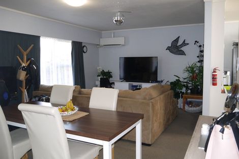 Photo of property in 1/11 Ballater Place, Highland Park, Auckland, 2010