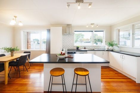 Photo of property in 5 Sutherland Crescent, Westbrook, Palmerston North, 4412