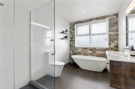 Photo of property in 1/467 Beach Road, Murrays Bay, Auckland, 0630