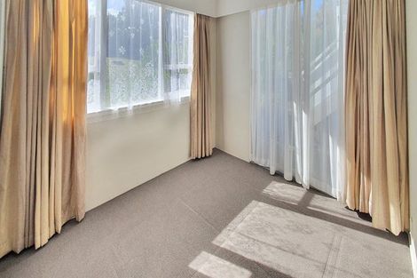 Photo of property in 108 Reeves Road, Pakuranga Heights, Auckland, 2010