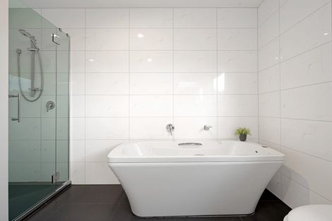 Photo of property in 220 Forest Hill Road, Waiatarua, Auckland, 0612