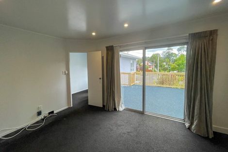 Photo of property in 15 Rerewai Place, Kelston, Auckland, 0602