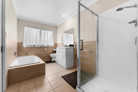 Photo of property in 1 Monash Place, Flat Bush, Auckland, 2016