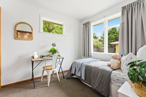 Photo of property in 15 Egmont Street, Castlecliff, Whanganui, 4501