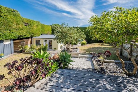 Photo of property in 27 Hemara Street, Waikanae Beach, Waikanae, 5036