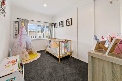 Photo of property in 84 Shaw Road, Oratia, Auckland, 0604