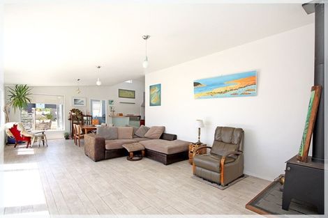 Photo of property in 47 Nash Parade, Foxton Beach, Foxton, 4815