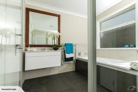 Photo of property in 55 Maka Terrace, Orewa, 0931