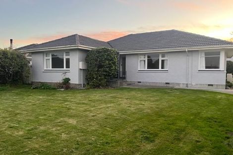 Photo of property in 11 Grimseys Road, Redwood, Christchurch, 8051