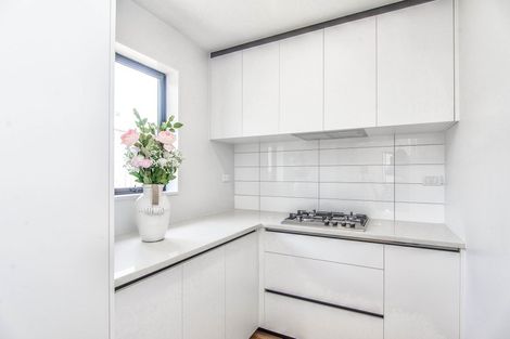 Photo of property in 9 Nerehana Place, Red Beach, 0932