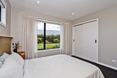 Photo of property in 22 Glenda Place, Seaward Bush, Invercargill, 9812